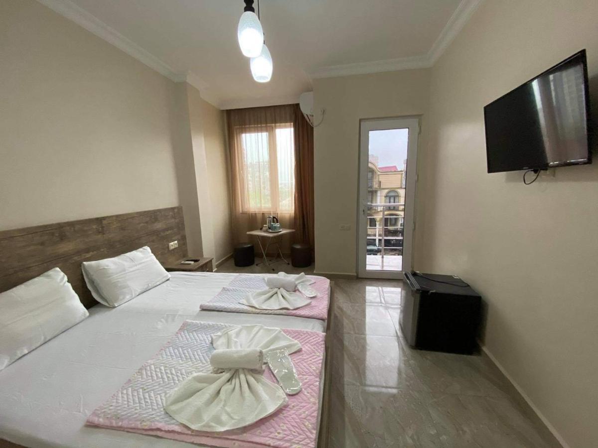 Family Hotel Батумі Екстер'єр фото