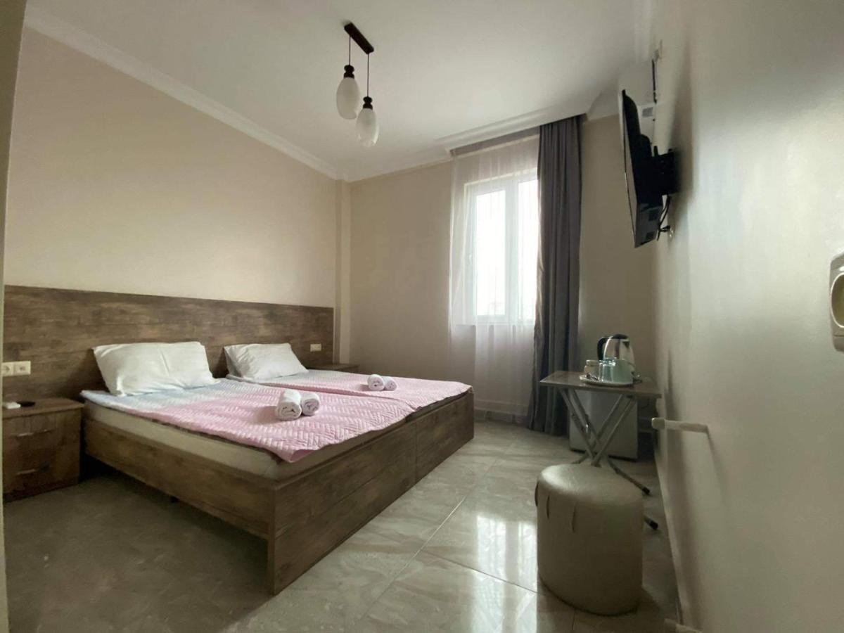 Family Hotel Батумі Екстер'єр фото